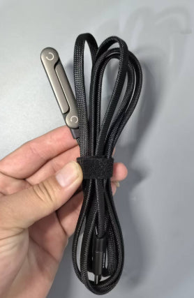 Câble 2-en-1 avec Support Téléphone Intégré – Charge Rapide 240W USB-C